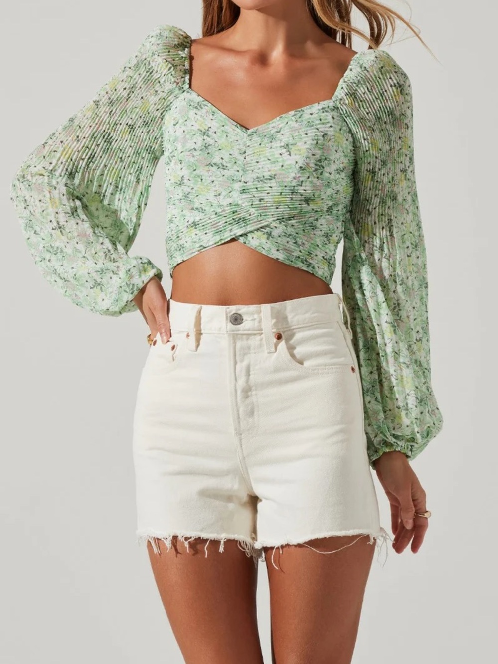 Astr Green Twist-Front Long Sleeve Crop Top with Puff Shoulders